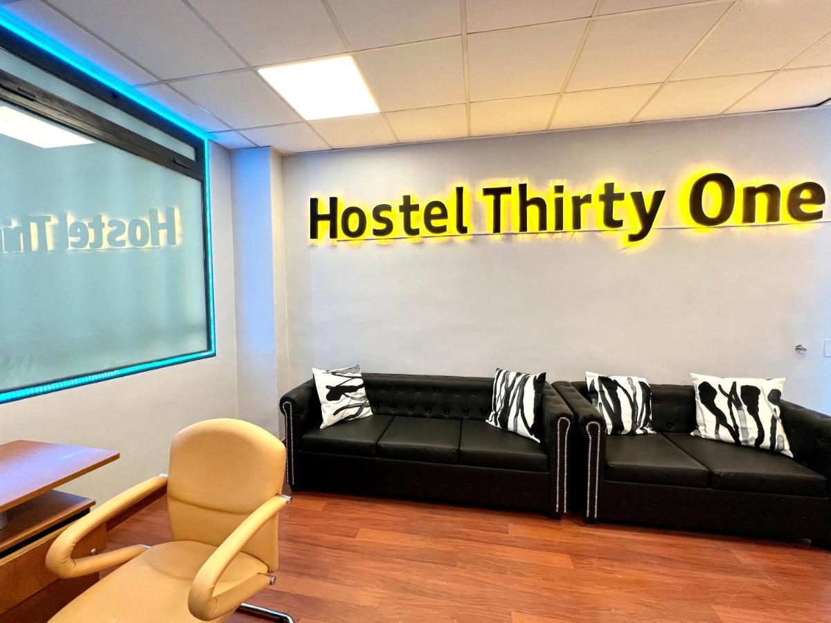Hostel Thirty One Madrid Buitenkant foto