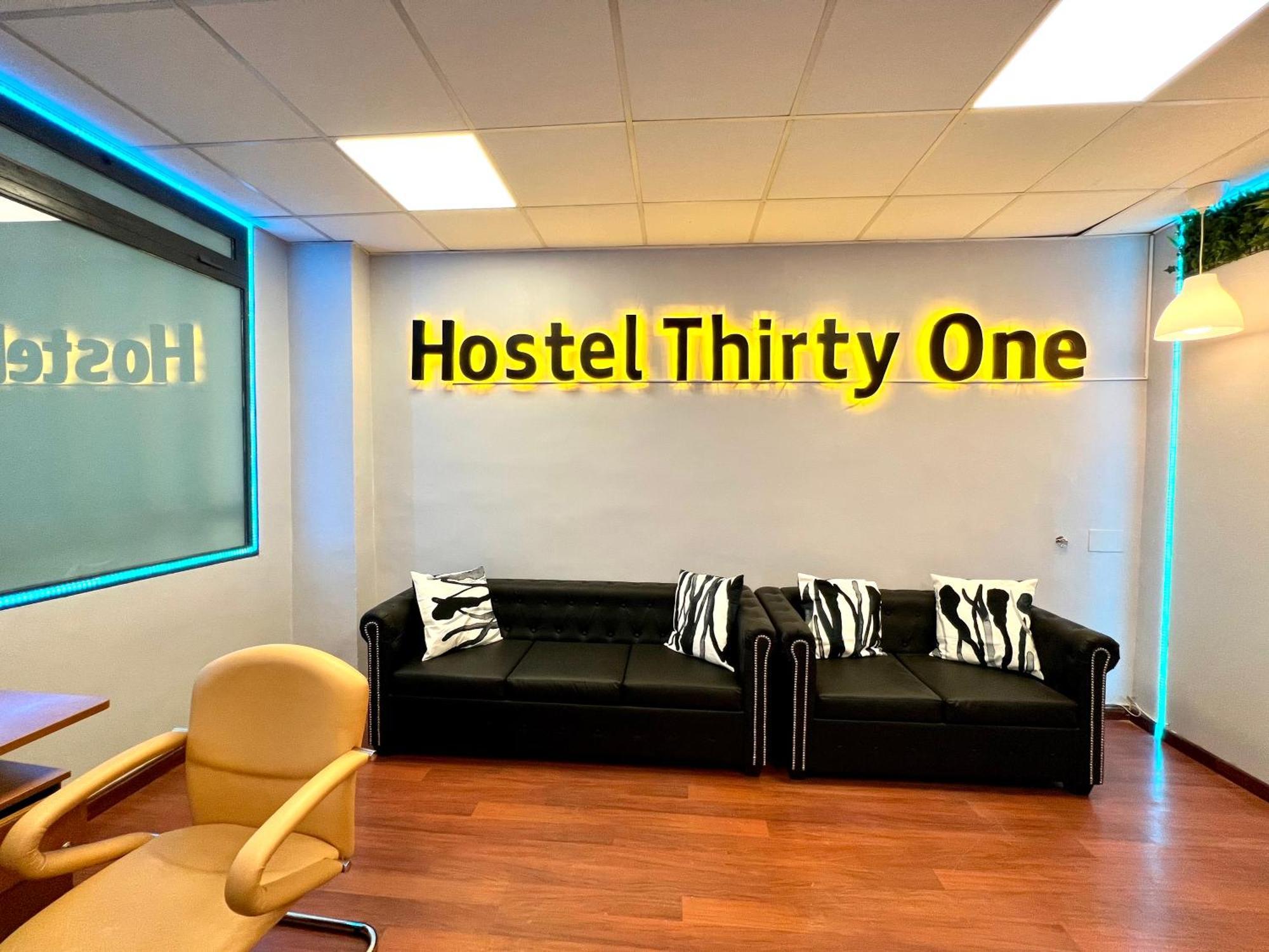 Hostel Thirty One Madrid Buitenkant foto